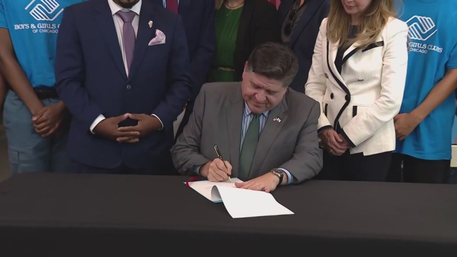 Pritzker signs law targeting addictive social media features for kids