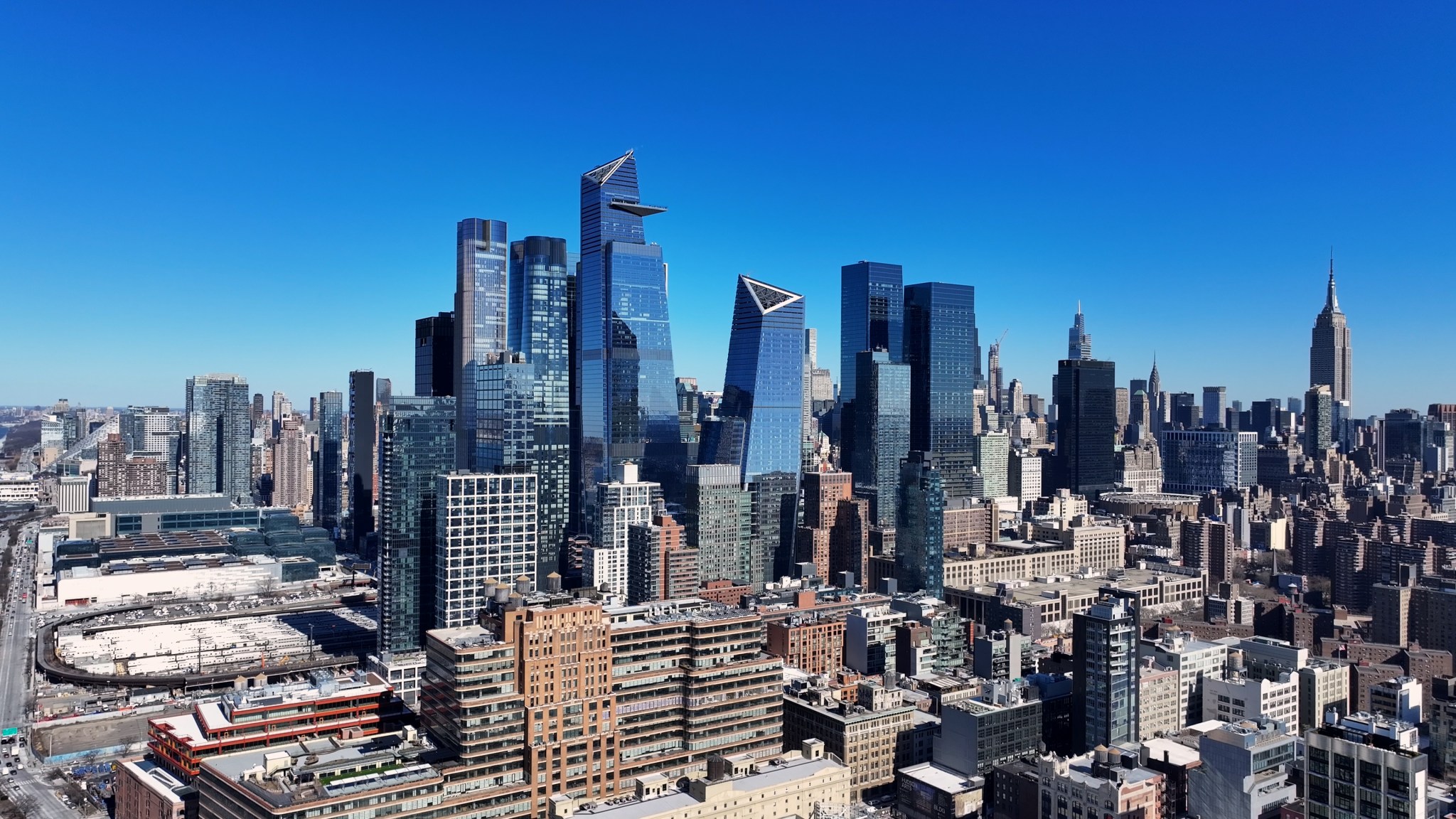 Construction abruptly halts on NYC skyscraper as authorities investigate