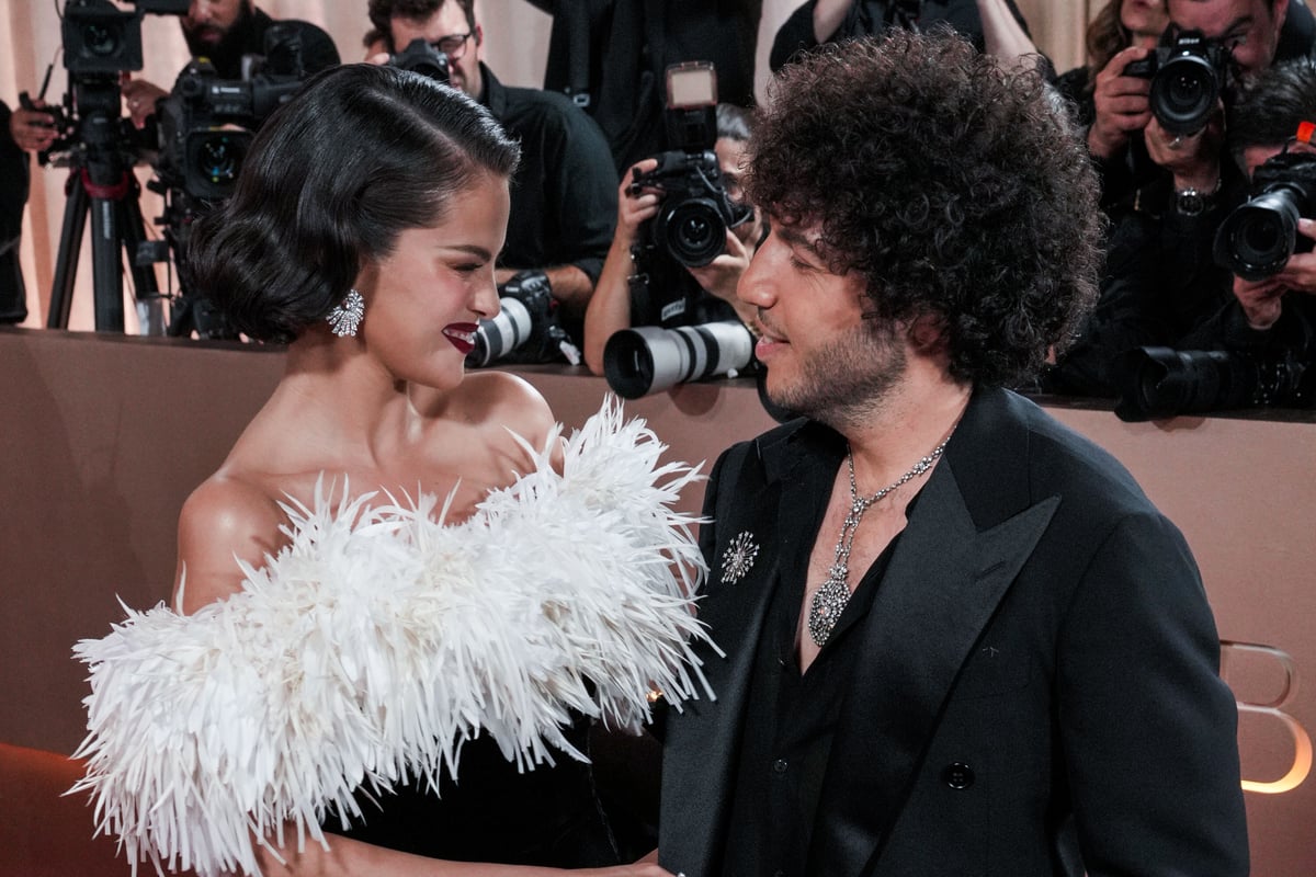 Selena Gomez sings in Spanish with husband Benny Blanco in his new ...