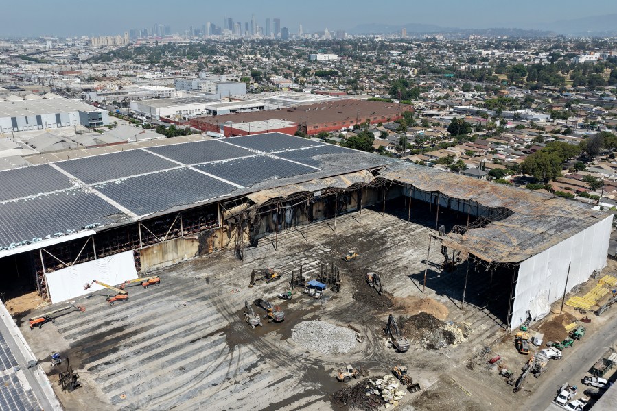 Mayor halts plans to rebuild burned Lineage warehouse