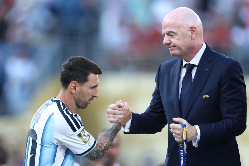 Lionel Messi and Gianni Infantino shaking hands after the World Cup final