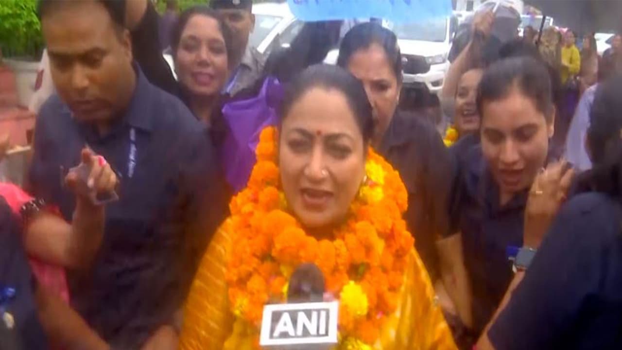 Lakshmi Yojana: CM Rekha Gupta hailed as 1.47 lakh register on Day 1