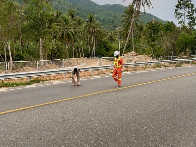 Tìm xe bị thiệt hại trong vụ hàng loạt xe bị thủng lốp trên cao tốc