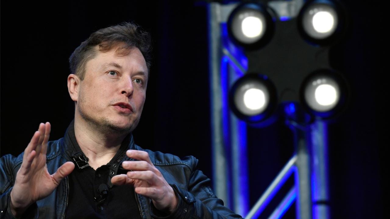 Elon Musk terá cortado acesso da Ucrânia à rede de satélites Starshield ...