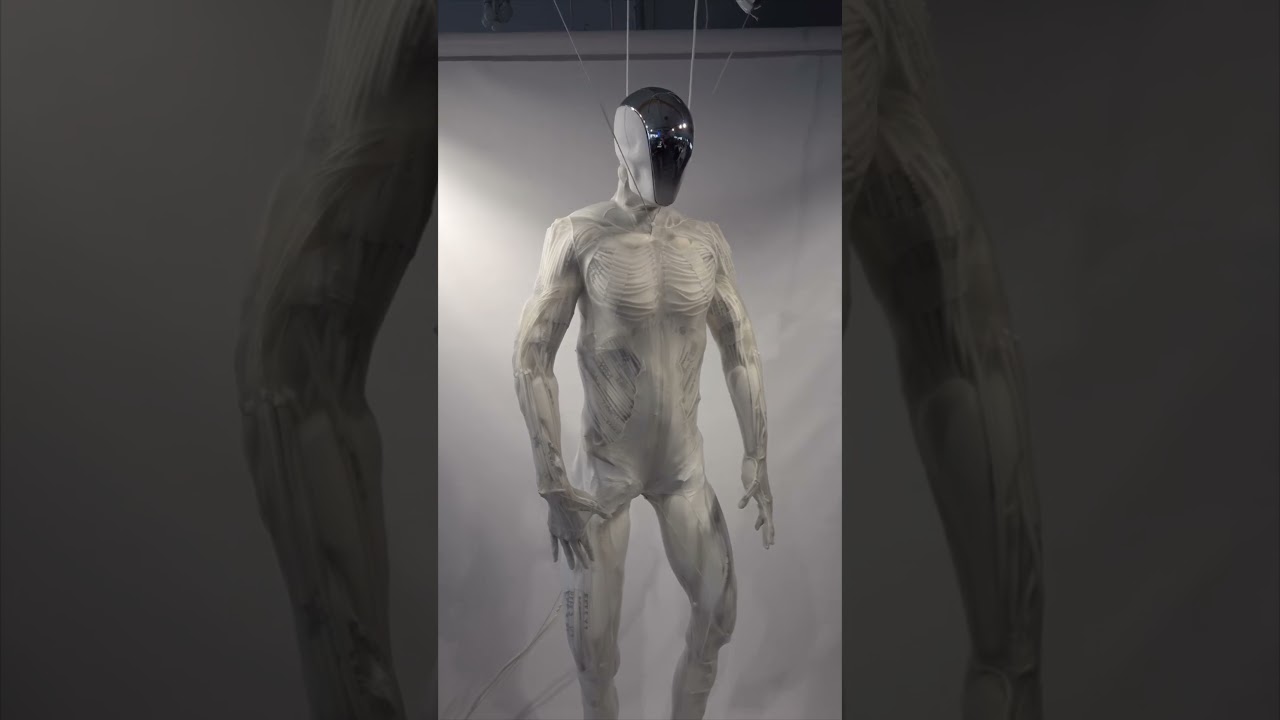 See how this creepy robot moves with 1,000 artificial muscles