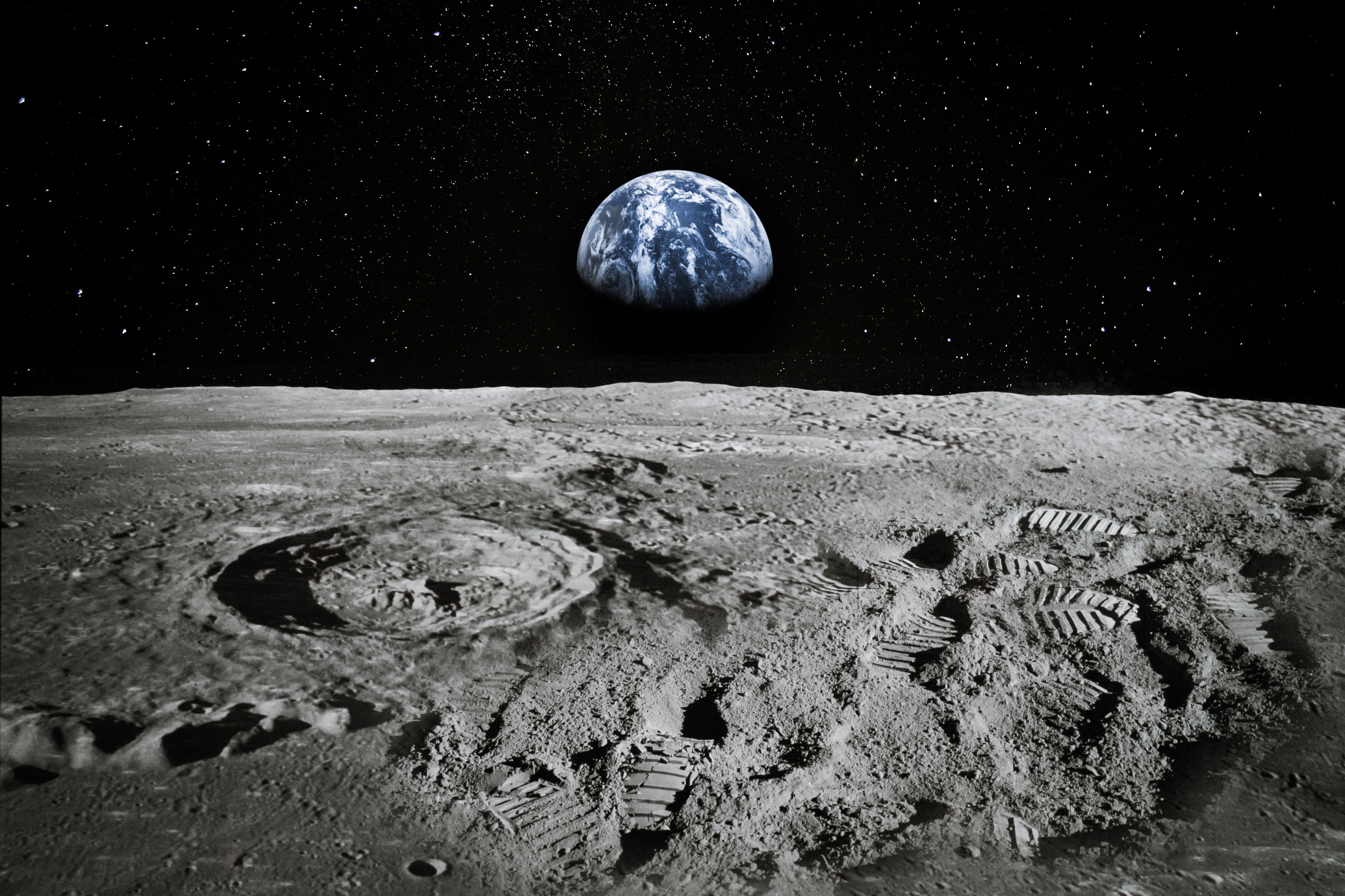 2 space stocks to buy in August