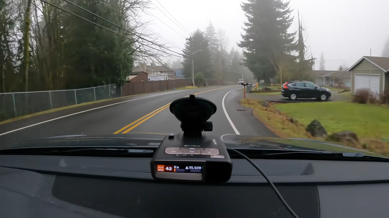 How to identify police radar guns using frequency displays