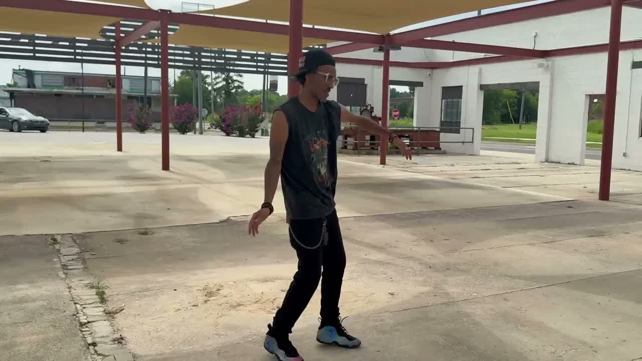 Animation dance to 