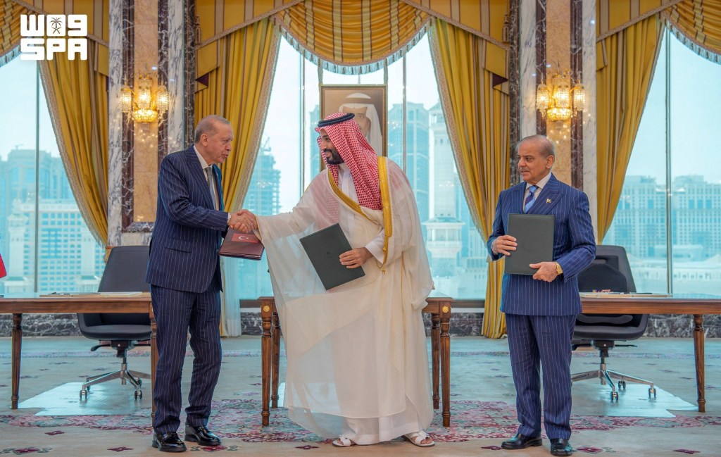 Turkey, Pakistan, Saudi Arabia sign mutual defense deal — as Israeli ...