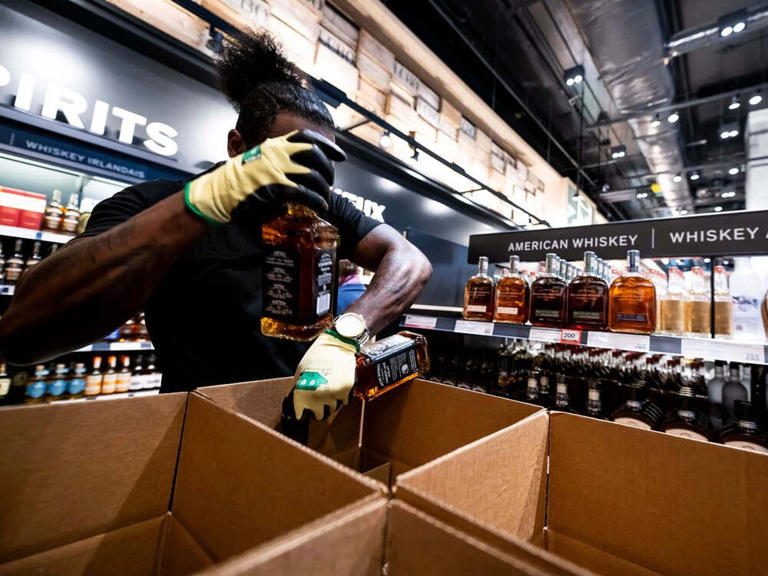 Most Canadians oppose lifting provincial bans on US booze