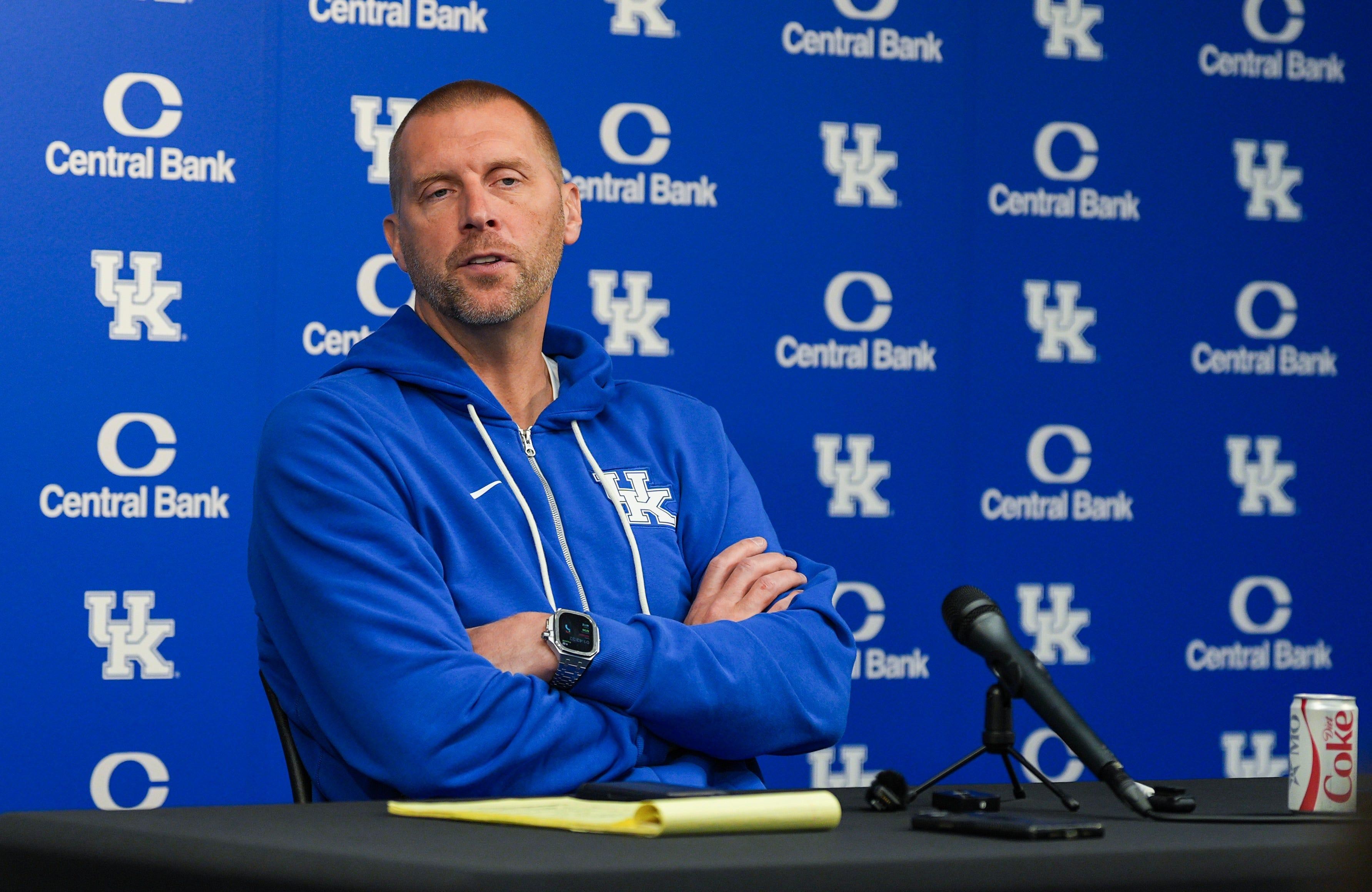 Kentucky Wildcats news: UK basketball aggressively searching for 15th player