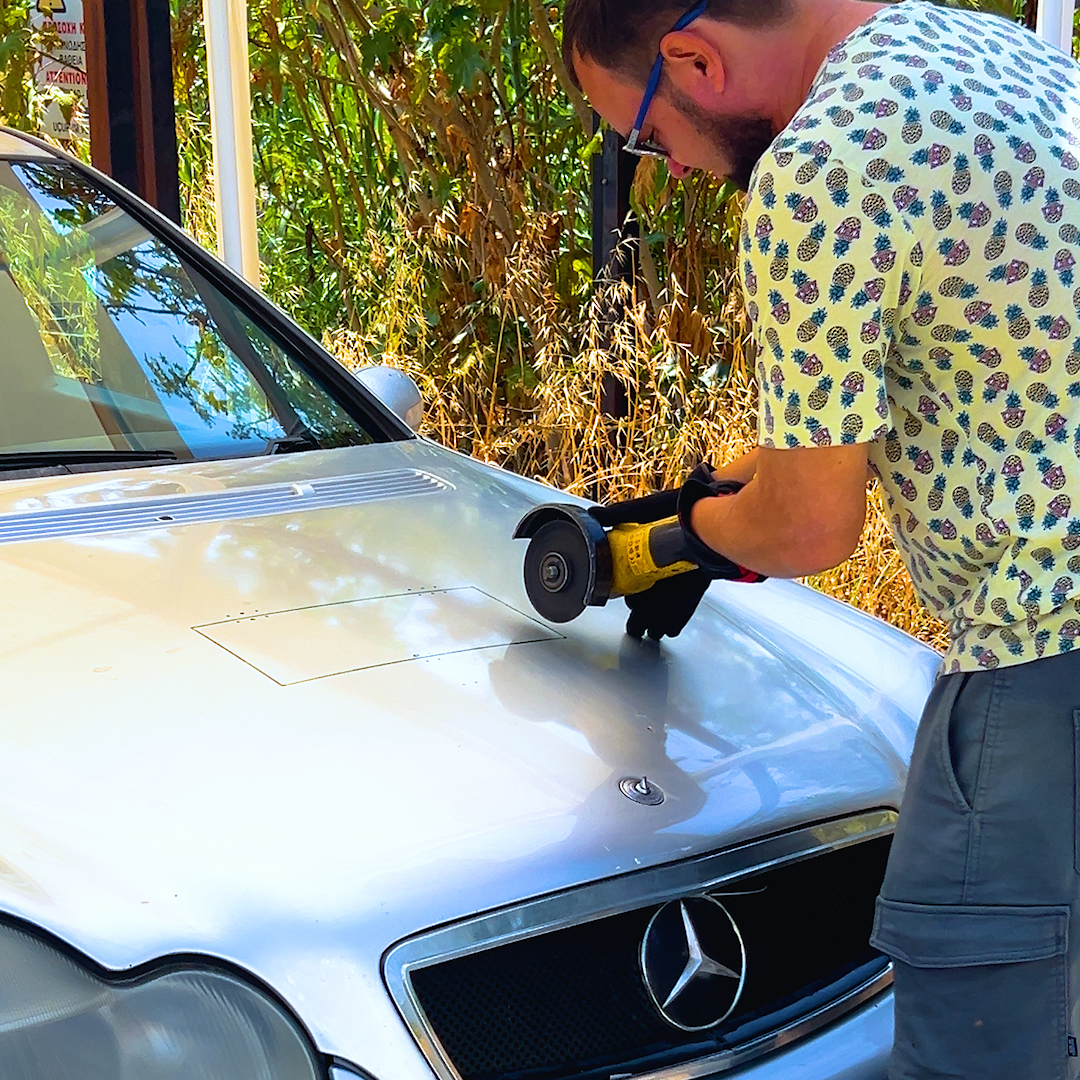 Mobile grilling adventure: Cooking with a car-installed grill