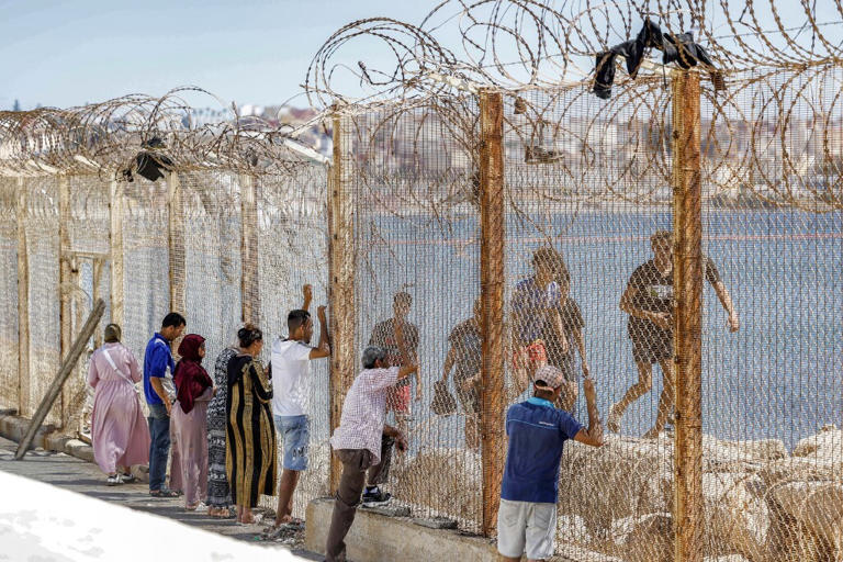 L'Italia proroga di 15 giorni lo stop di Schengen con la Spagna. E Madrid fa lo stesso con Roma