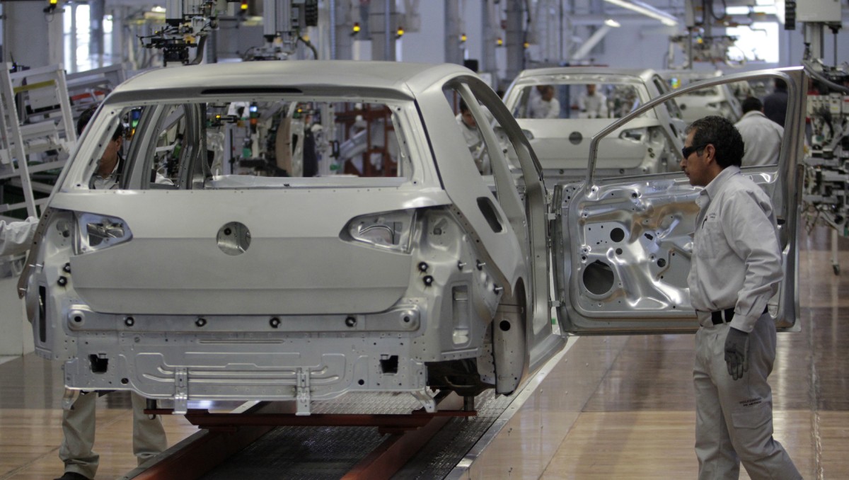 Trump dice aumentará hasta 50% aranceles sobre autos y camiones en ...