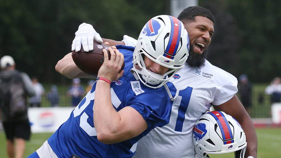 Padded practices bringing out best in 'Ivy League meathead' at Bills' training camp