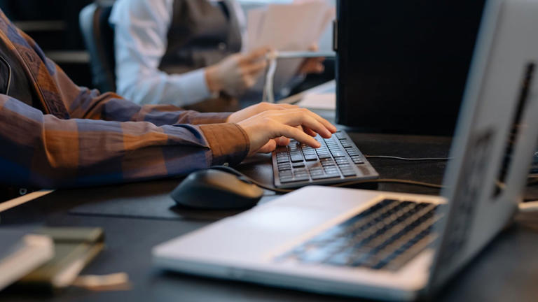 Techie meets laid-off graduate working as delivery executive on his big ...