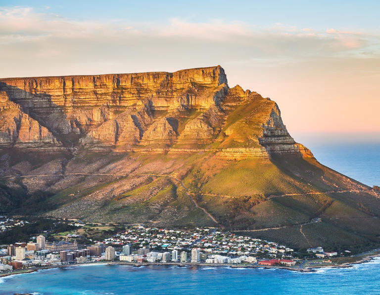 View of Table Mountain overlooking Cape Town — © Hassan Creations 786 / Shutterstock