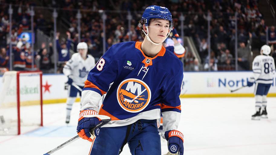 Matthew Schaefer of NY Islanders appears at local summer camp