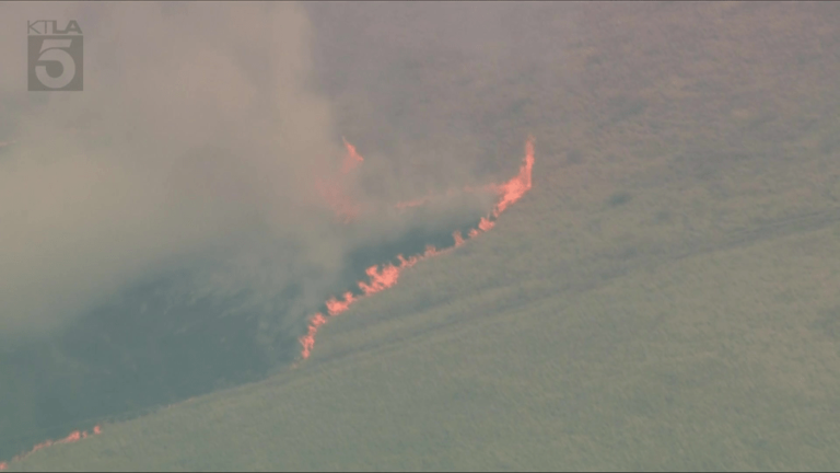 Ridge fire explodes to 1,000 acres, snarls Grapevine traffic