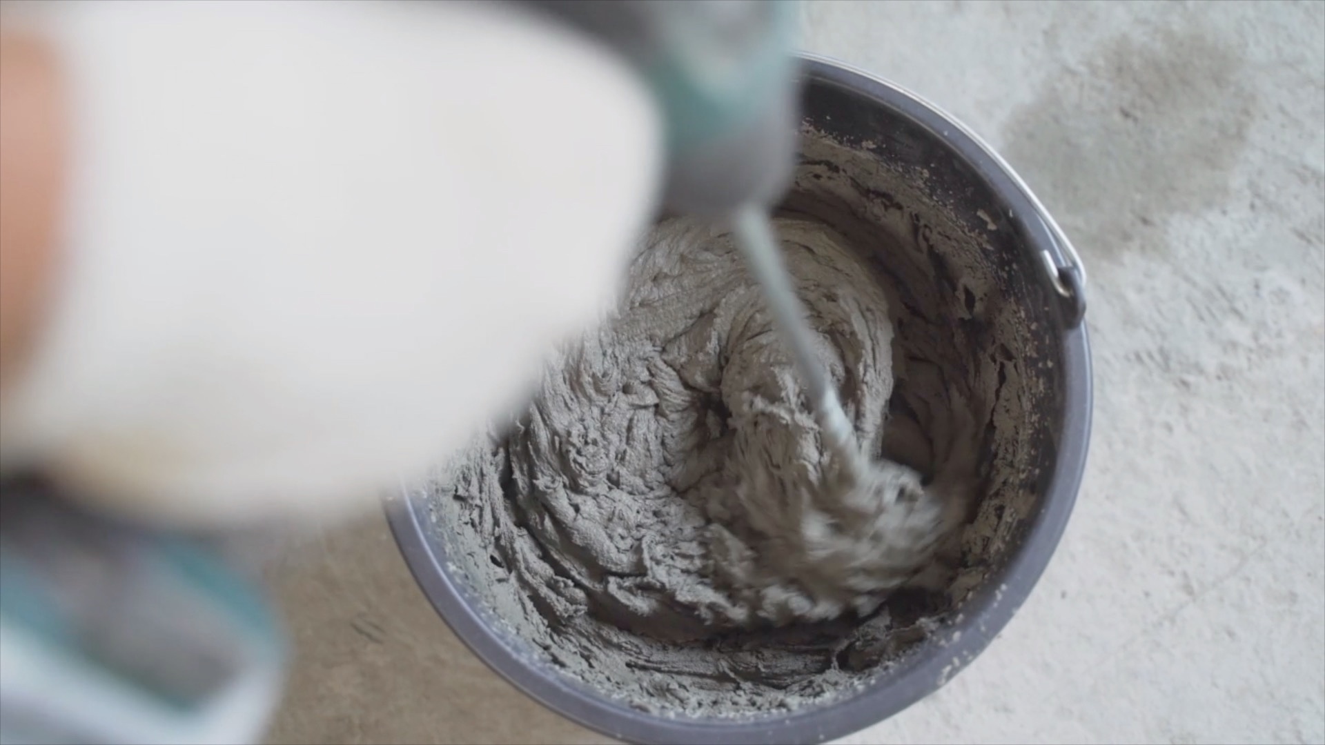 Inside electrified cement: Could foundations store energy like a giant ...