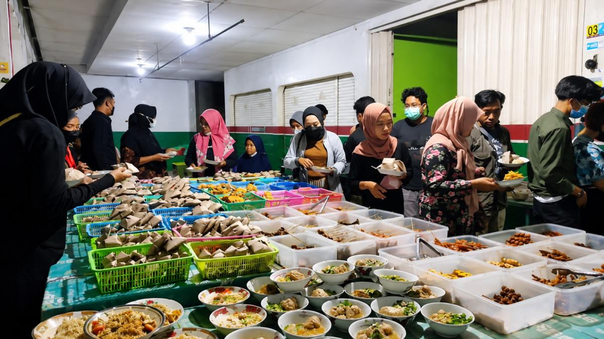 Kuliner Legendaris Jogja 2026: Angkring Sleman Murah yang Menggugah Selera