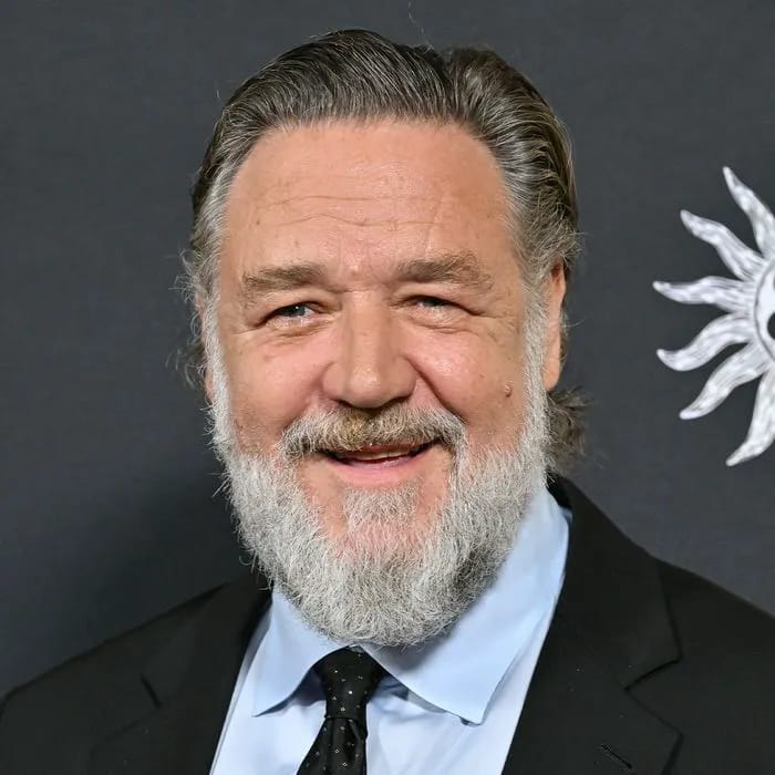 Russell Crowe displays his 55-lb weight loss in new gym selfie