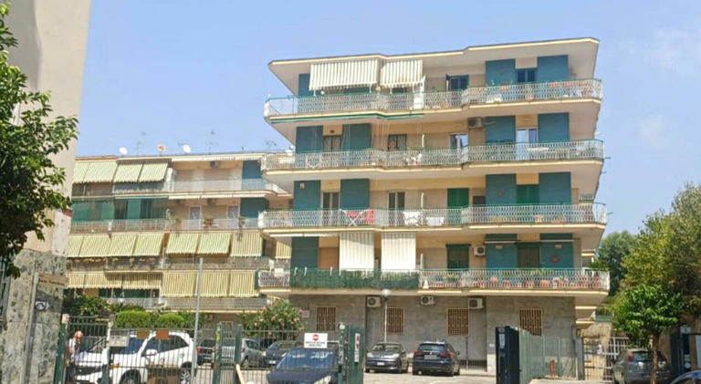 Zia e nipote trovati morti in casa, la scoperta dei soccorritori: «Erano lì da giorni. Finestre sbarrate e niente aria condizionata». L’ipotesi del caldo