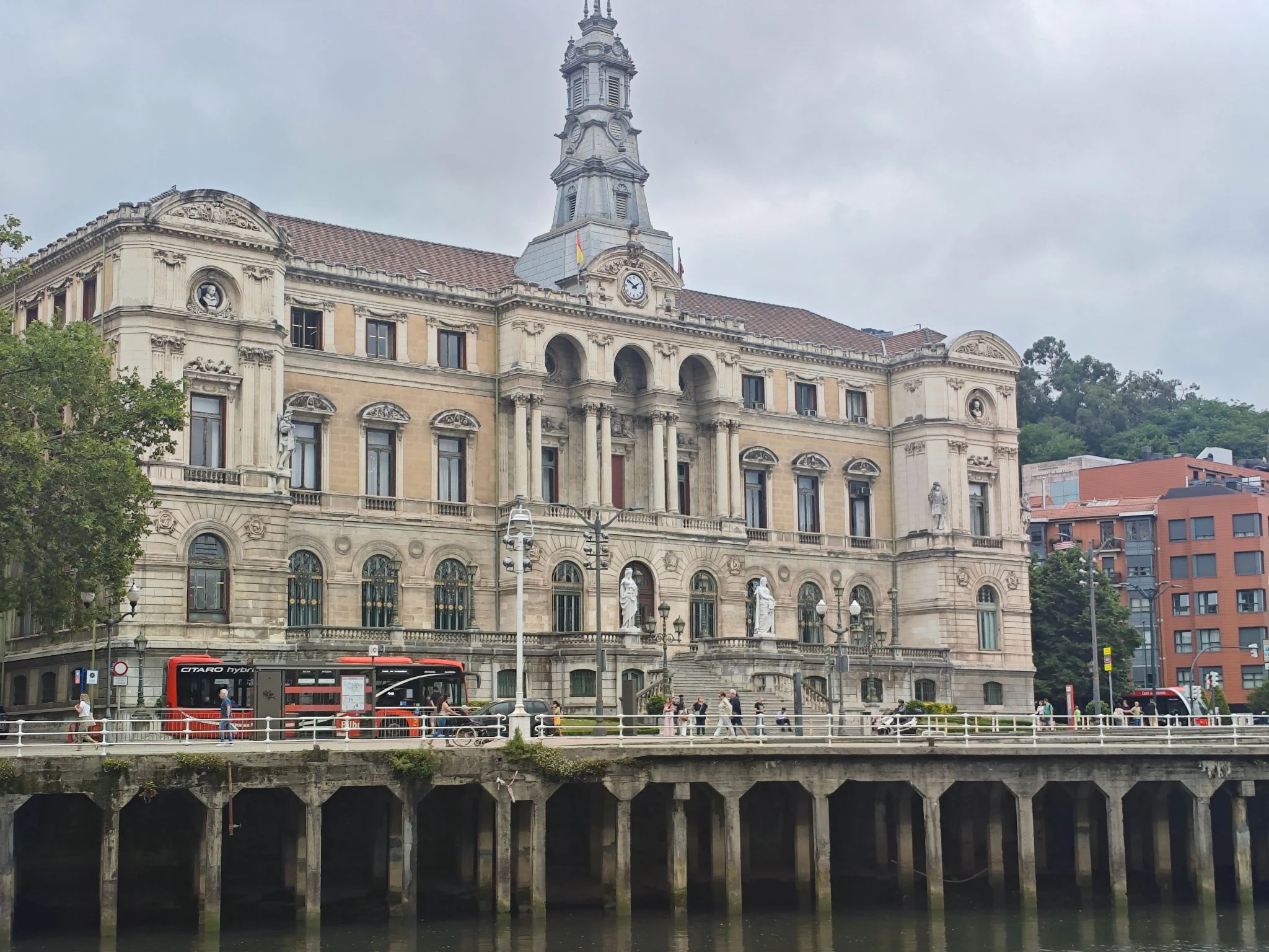 EH Bildu propone una tasa turística progresiva en Euskadi: «quien más ...