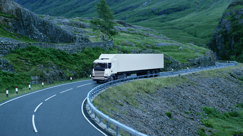 Why are semi-trucks so slow on the highway? Speed limitations, explained