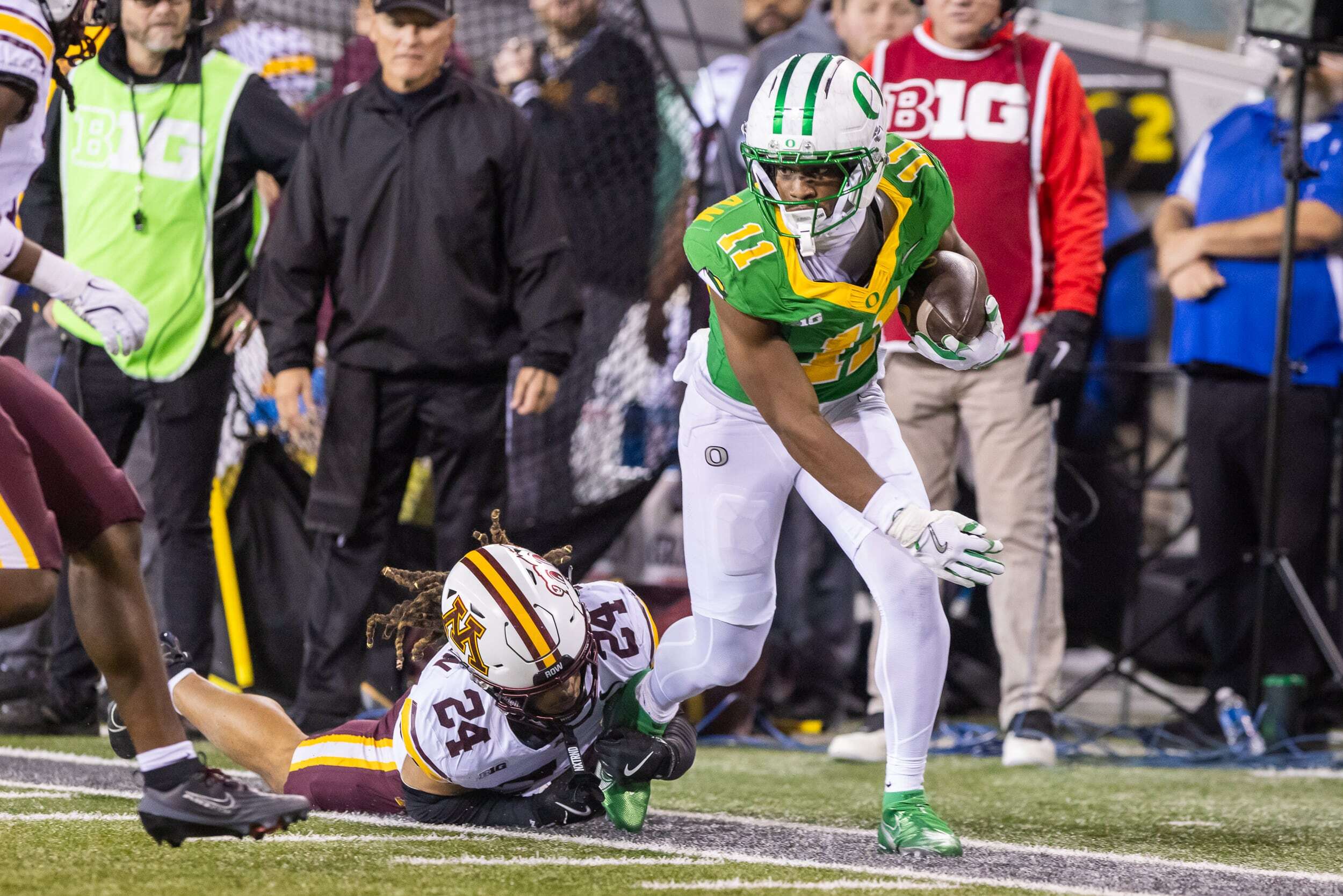 Oregon Ducks '26 fall camp preview: Wide receiver is loaded at the top ...