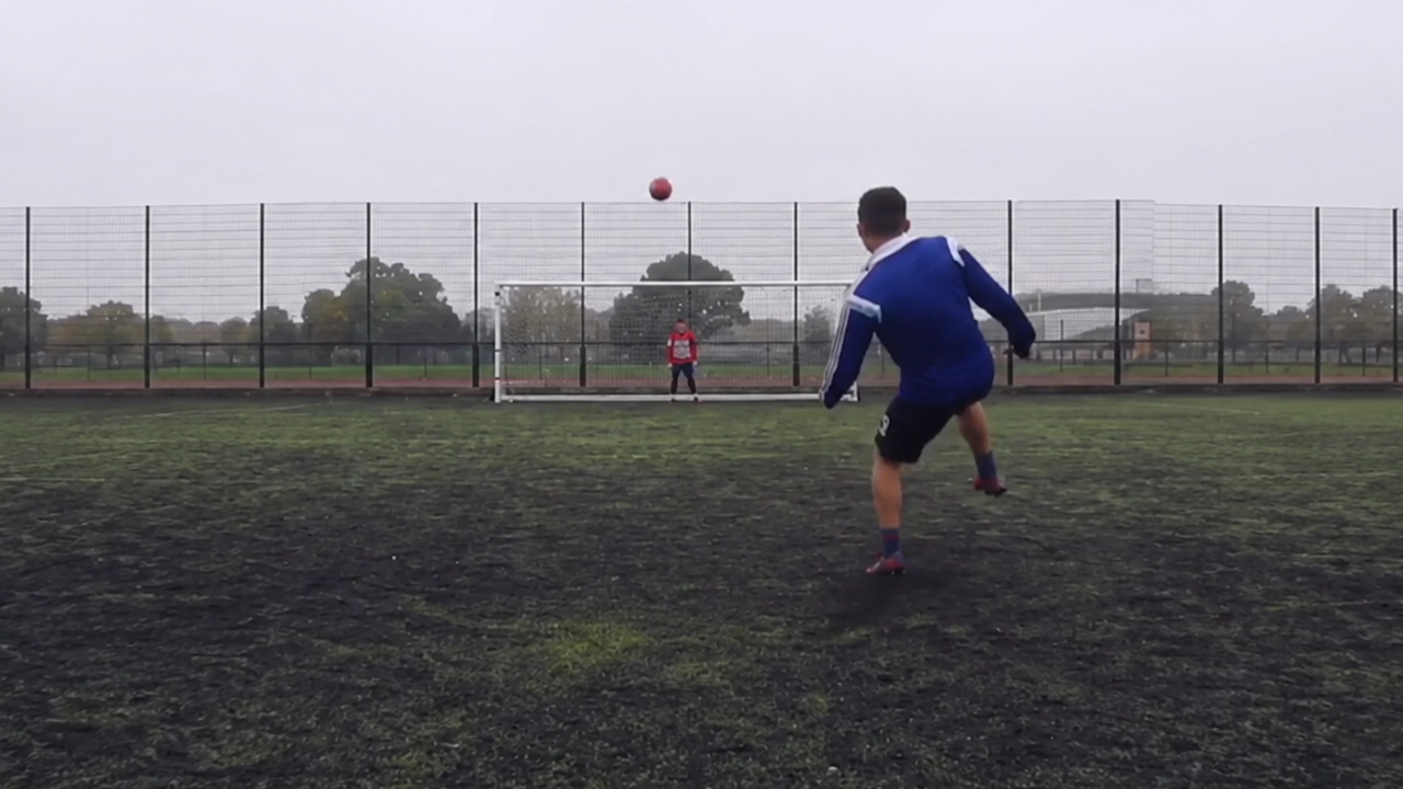 Master the physics behind the most beautiful knuckleball kick in modern ...