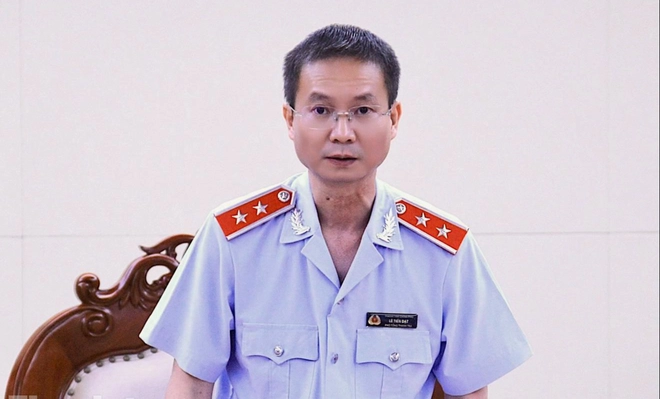 Phó tổng Thanh tra Chính phủ Lê Tiến Đạt ký thông báo ban hành kết luận thanh tra - Ảnh: TTCP