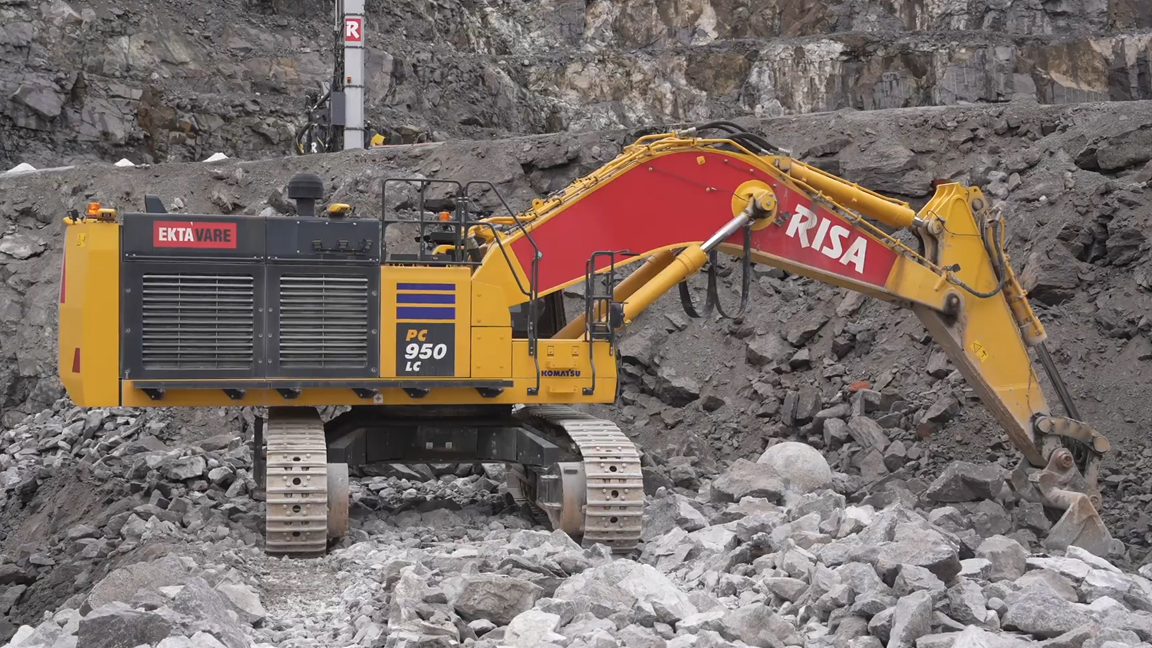 Ultra large hydraulic excavator breaking rock in open pit quarry