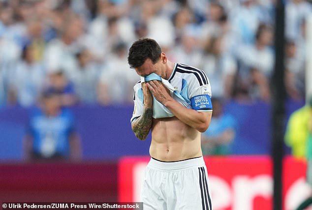 Messi cried on the pitch at the World Cup amid his father's long battle with health problems 
