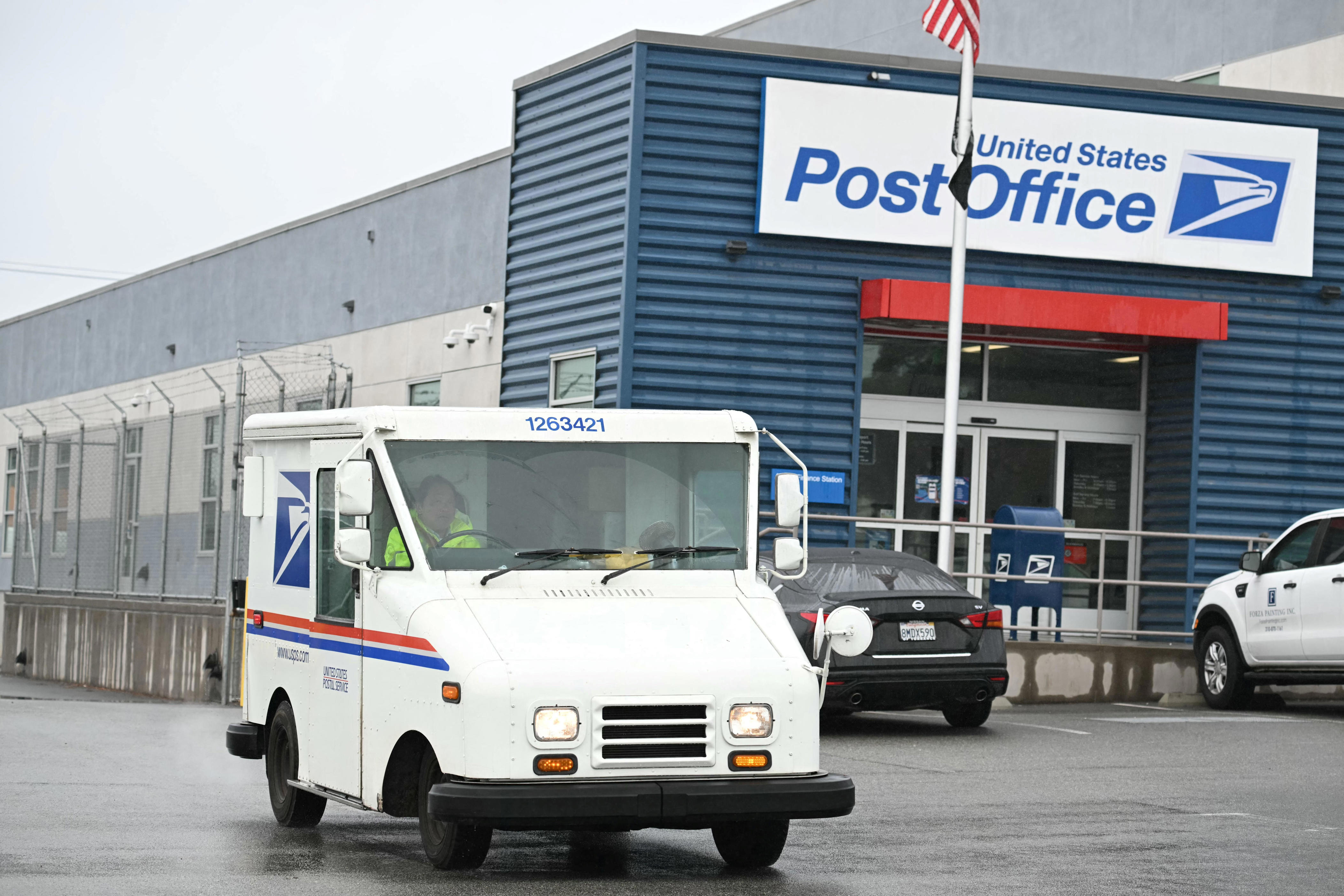 USPS reports $2.5B loss, urges congressional action