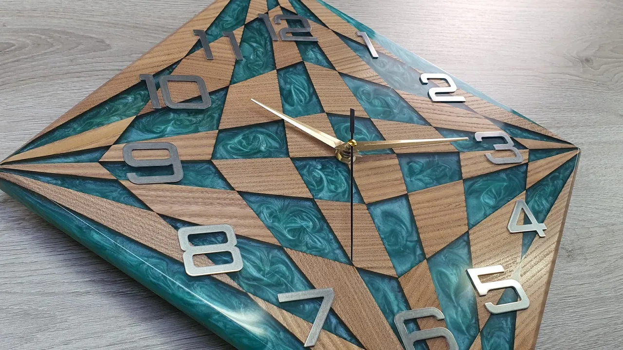 Wood and epoxy resin clock | 3D geometry DIY