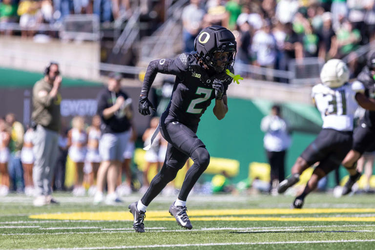 Oregon Ducks '26 fall camp preview: Wide receiver is loaded at the top ...