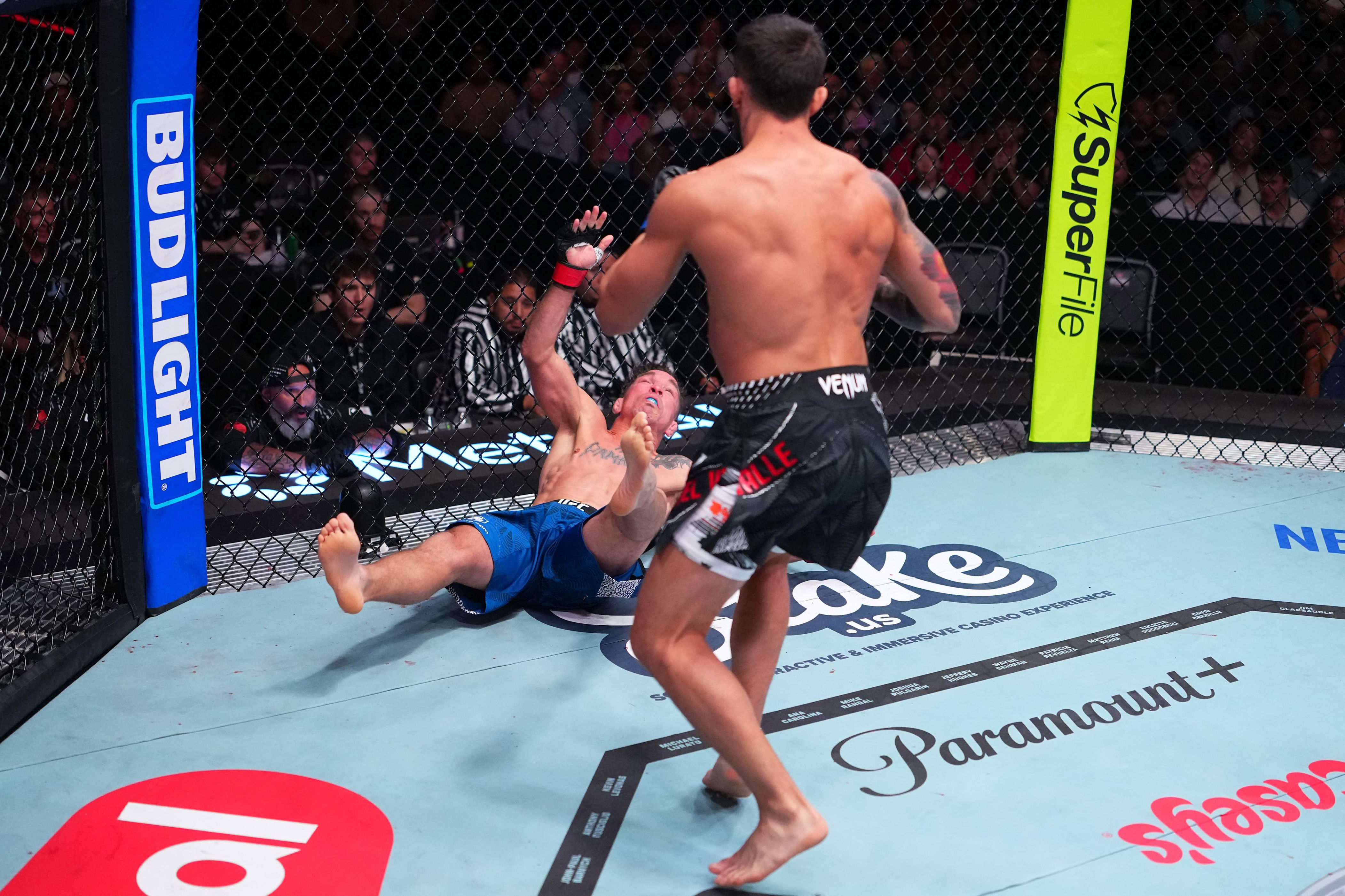 Highlights! Yadier del Valle spoils Darren Elkins' retirement fight with blistering 35-second knockout | UFC Vegas 120