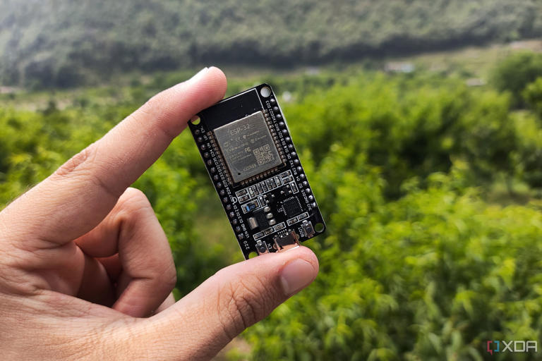 4 simple ESP32 projects you can build without any sensors
