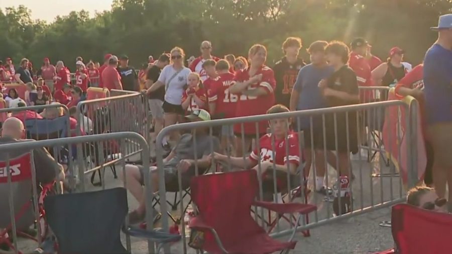 Thousands of people show up to family day at Chiefs training camp in St. Joe