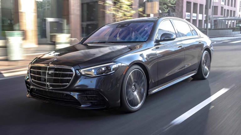 This 5-year-old flagship luxury sedan is now a $40,000 car