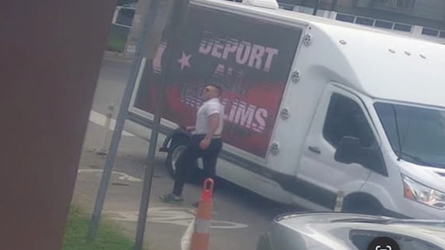 'Deport all Muslims' truck outside Nashville mosque prompts security concerns, leads to community support