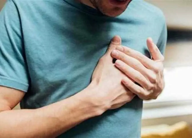 الطعام المقلي واللحوم المصنعة.. 7 أطعمة ممنوعة تمامًا على مريض القلب