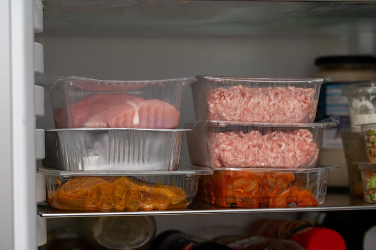 Pare de congelar carne no saco do supermercado! Esse hábito compromete a qualidade do alimento e a sua segurança