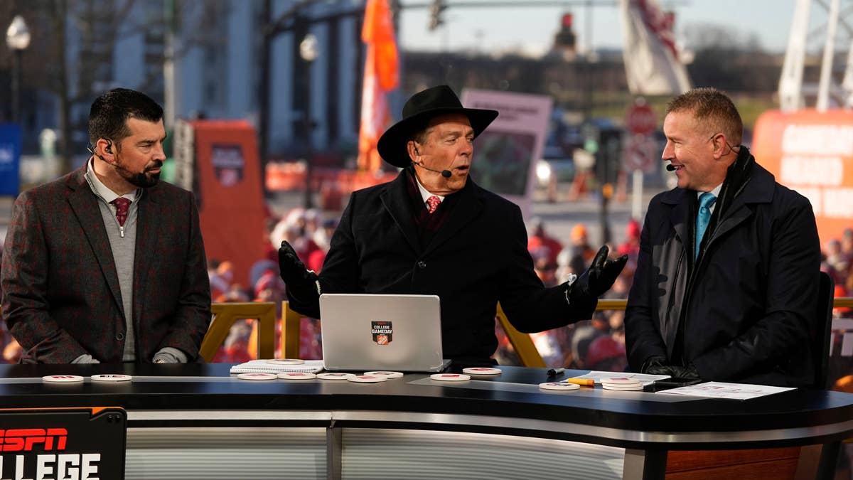 Football fans loved meteorologist James Spann's appearance on College ...
