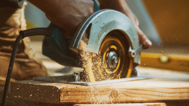 15 types of saws that can cut through any wood