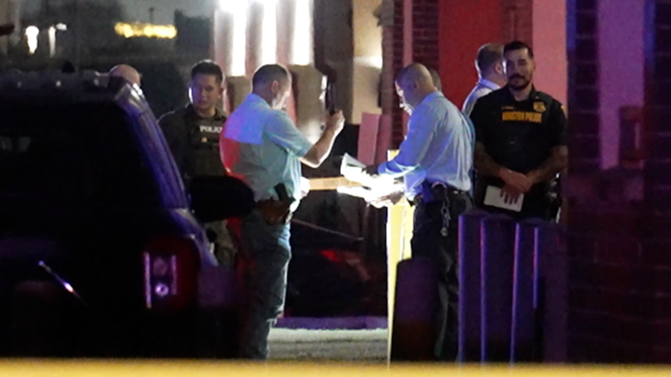 Police shoot, kill man who was standing over gunshot victim holding gun, HPD says