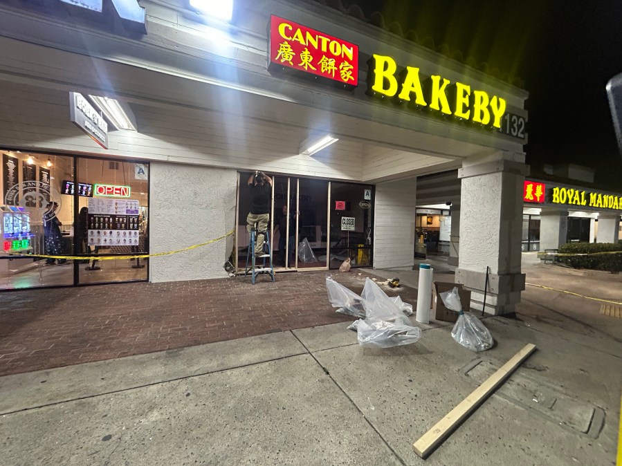 Car crashes into National City strip mall bakery