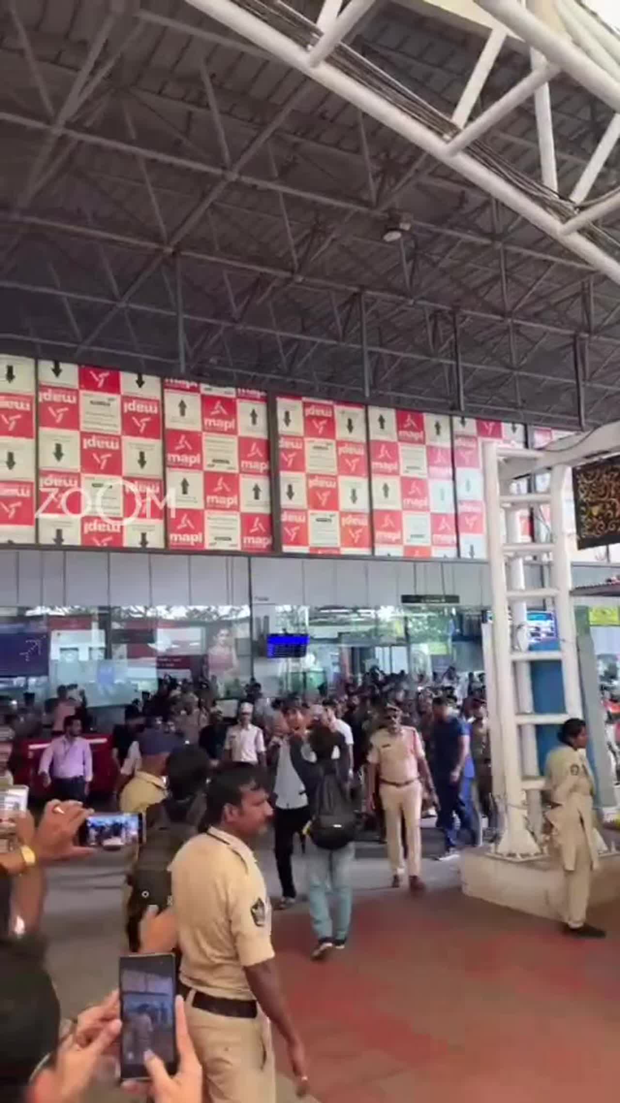 Icon star Allu Arjun receives a grand welcome in Vizag! Arriving amid heavy police security, the superstar is all set to grace the much-awaited gr