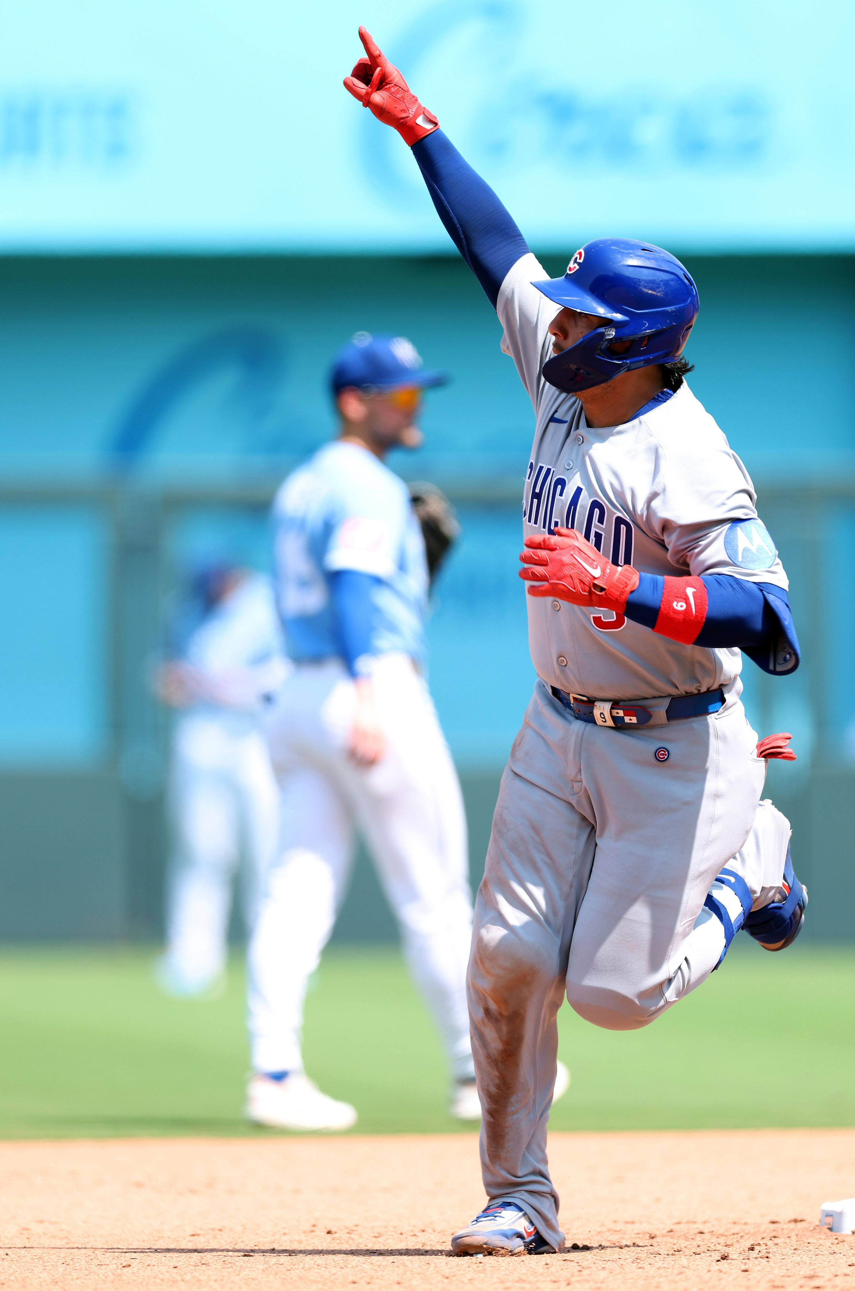 Cubs blow out Royals in series finale